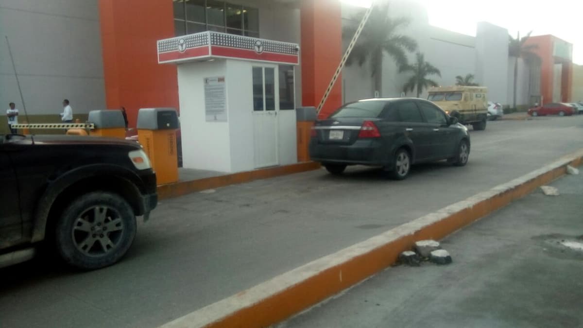Irrita a la gente nueva pluma de cobro en Cancún Mall