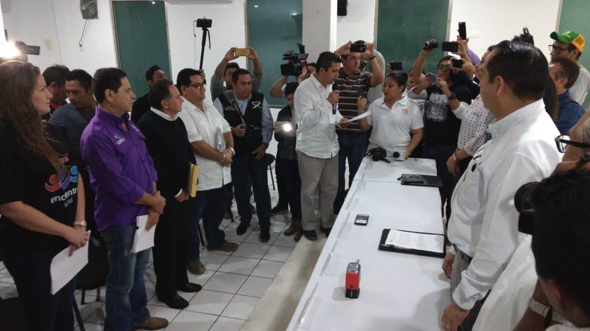 Con muchas interrogantes, PT, PES y Morena se registran