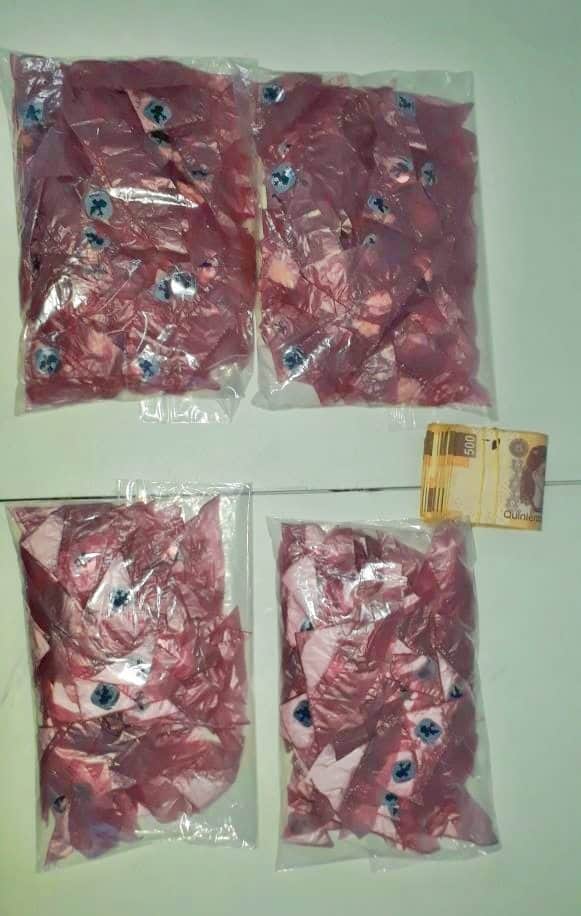 Policía estatal detiene en Cancún a dos hombres con droga