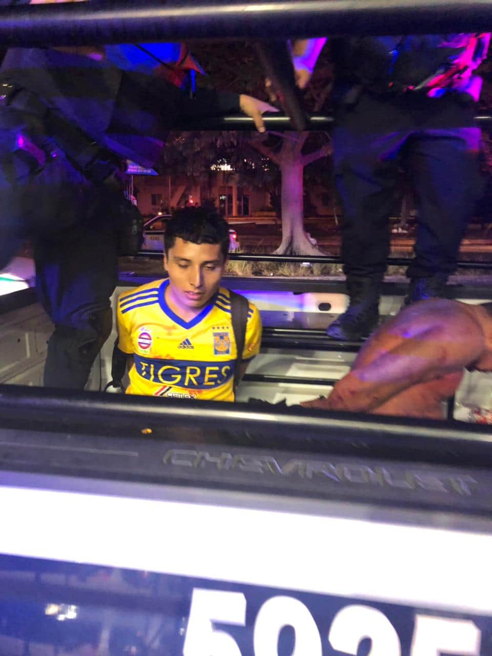 Agreden con machete a agentes de tránsito