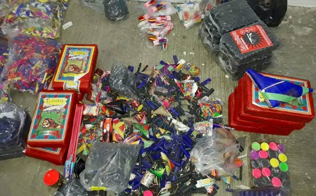 Detienen a sujeto con 7 mil productos de pirotecnia