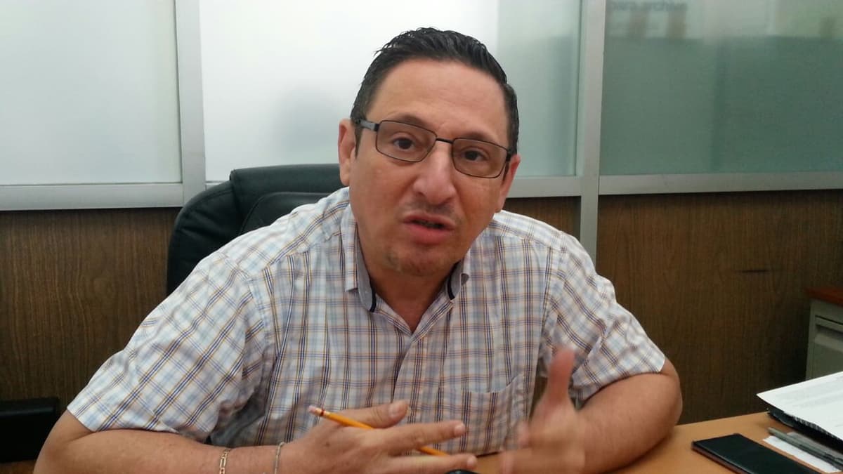 Reciben estudiantes becas con descuento de bancos