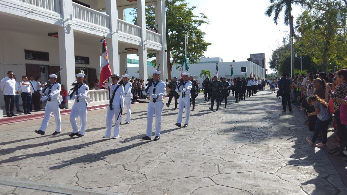 Encabeza el gobernador la ceremonia del Día de la Bandera