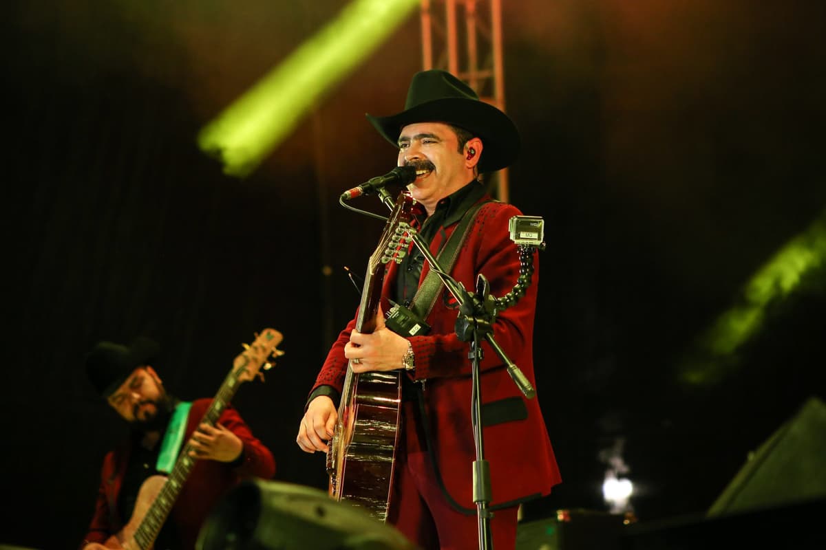 Concluye carnaval de Playa del Carmen con presentación de Tucanes de Tijuana