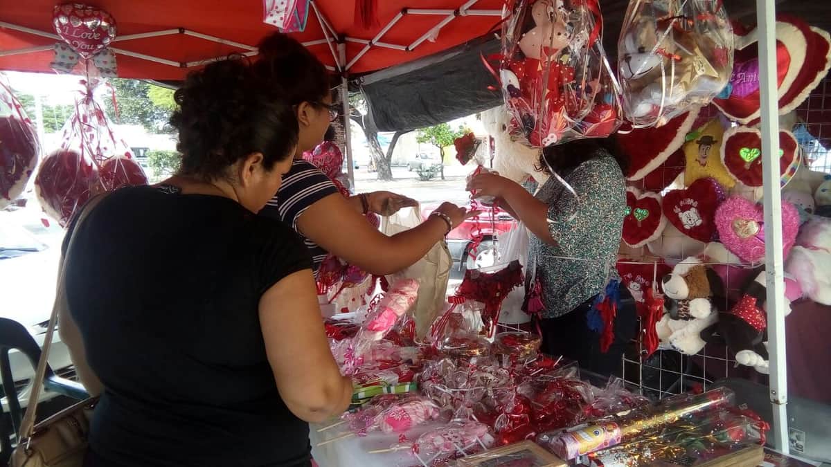 Pequeños comerciantes esperan la ayuda de "San Valentín"