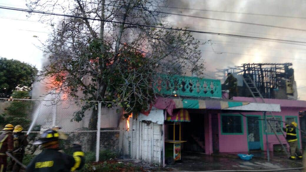 Se quema cuartería en Cancún