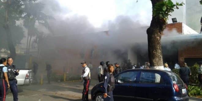 Incendian presos calabozo y mueren 68 en Venezuela