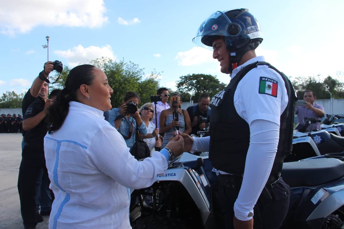Entrega Parque vehicular a la Policía solidarense la alcaldesa Cristina Torres