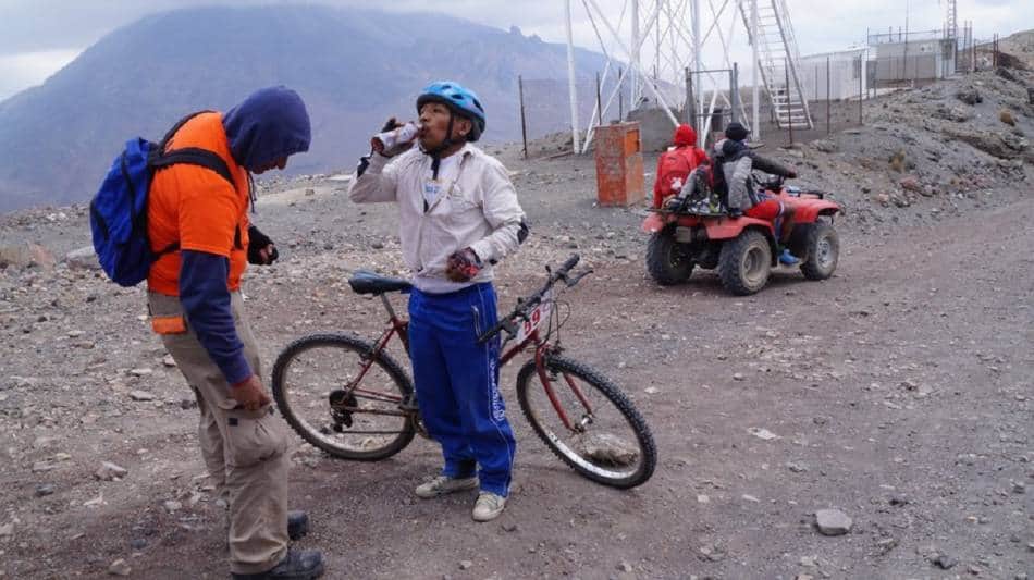 Con una bicicleta vieja, Don Maximiliano gana una de las carreras más difíciles de México