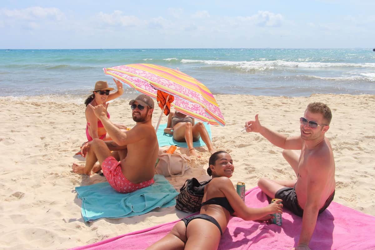 Spring Breakers y compañía, disfrutan del mar en Playa del Carmen