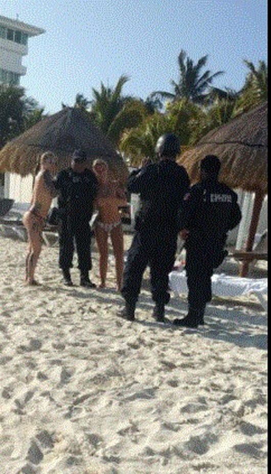 Policías en Cancún posan con chicas topless y los ventilan en redes