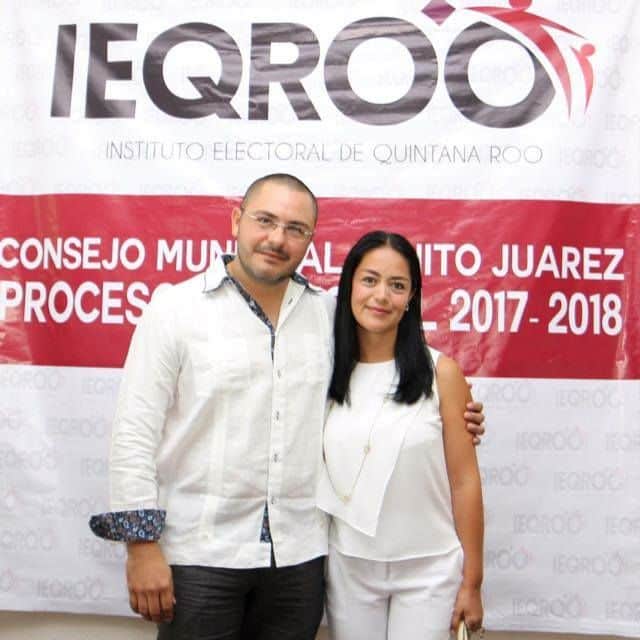 Entregan constancia a Issac Janix