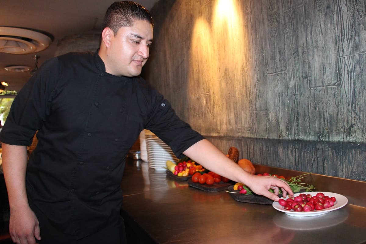 Comensales más exigentes buscan experiencias en Playa del Carmen: Chef Orozco