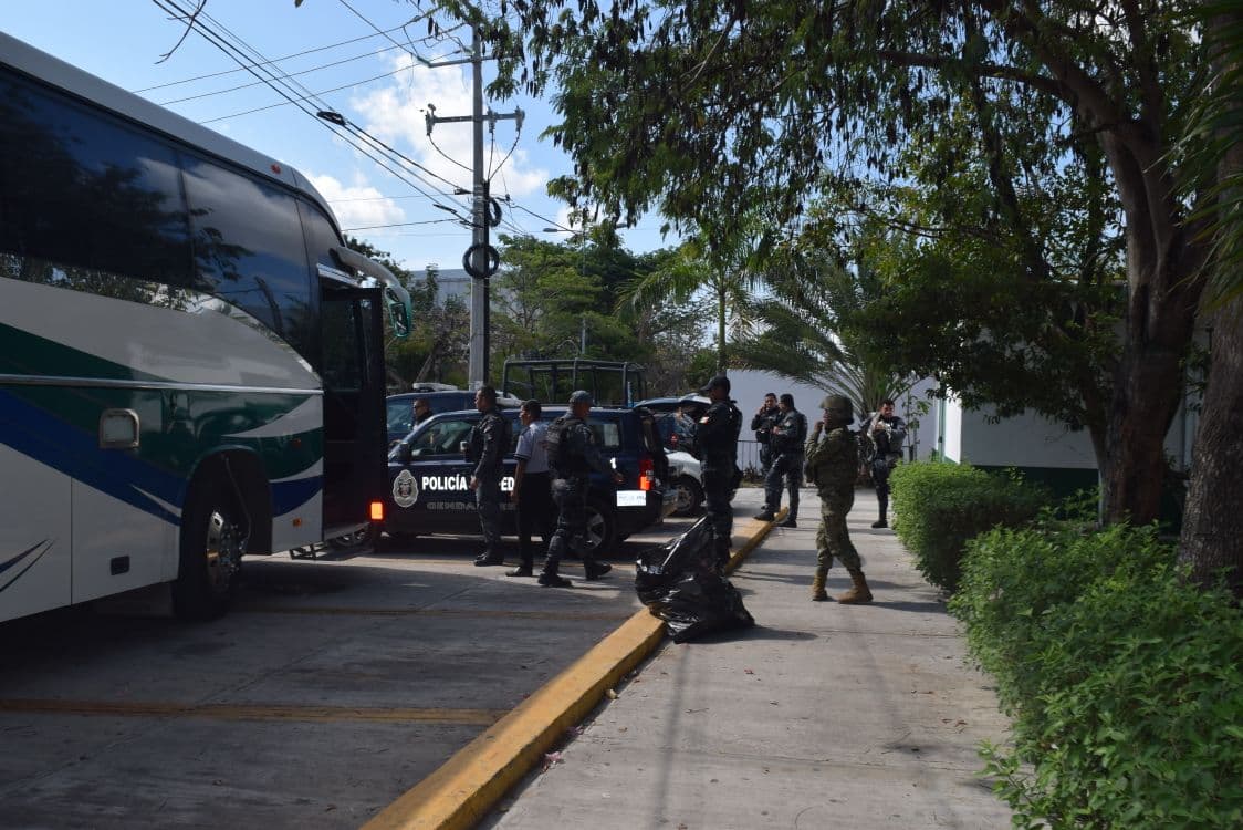 Aseguran a 26 cubanos, son enviados a Chetumal