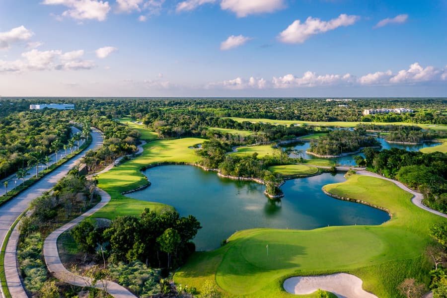 Los cinco campos de golf más impresionantes de la Riviera Maya