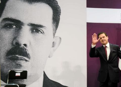 ¡Otra "burrada" de Peña Nieto! Piensa que el IPN se fundó hace 400 años