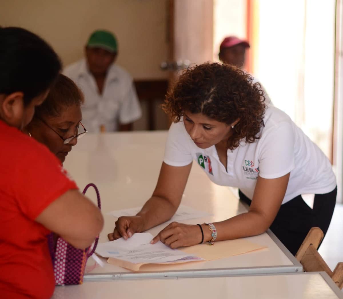 Empoderar a las mujeres, compromiso firme de Leslie Hendricks