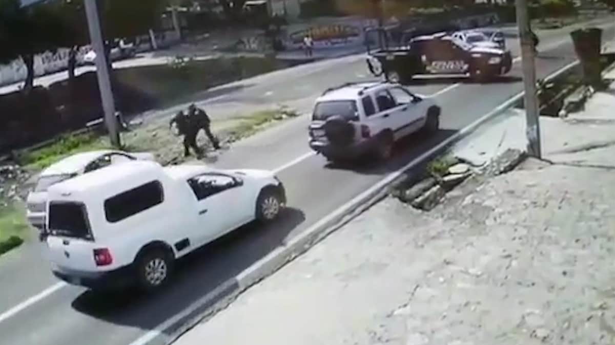 Arrollan a dos policías en Yautepec, Morelos (Video)