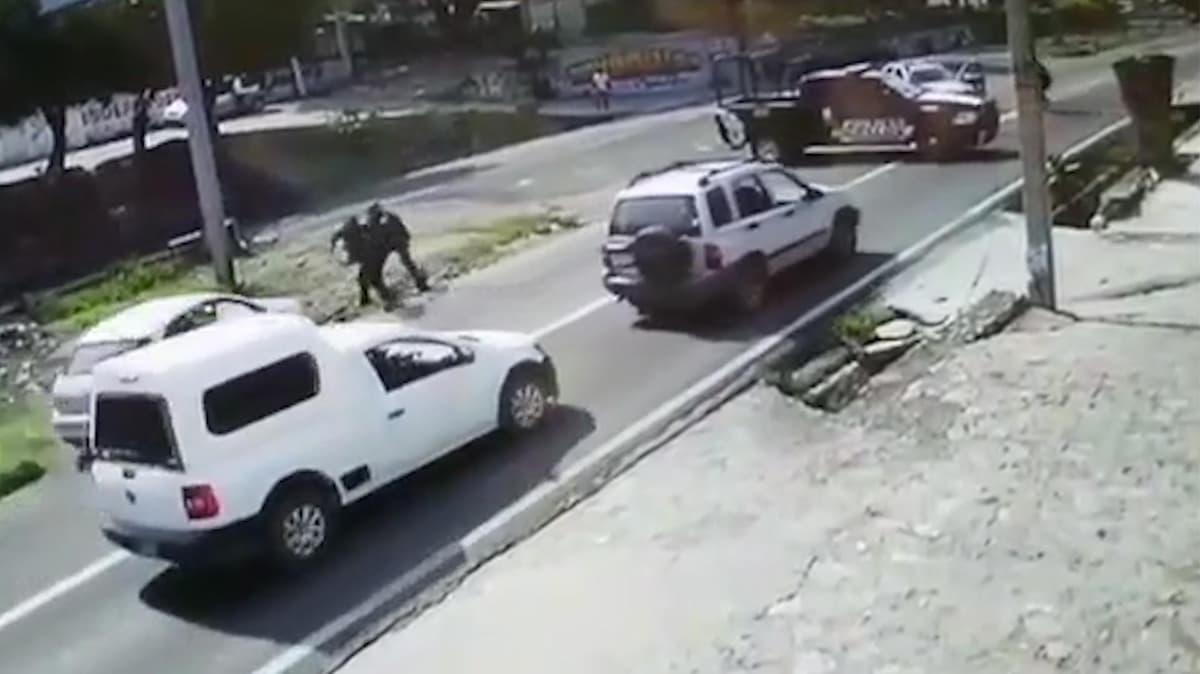 Arrollan a dos policías en Yautepec, Morelos (Video)
