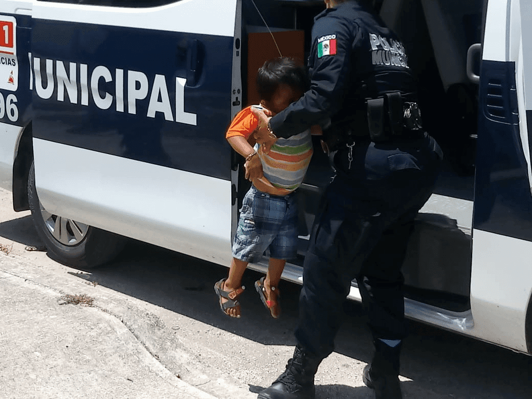 Abandonan a niños en casa dos días sin comida ni agua