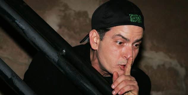 Acusan a Charlie Sheen de contagiar VIH a acompañante de lujo