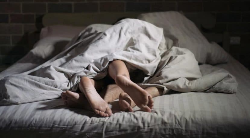 Entre más duermes, más sexo puedes tener, según estudio