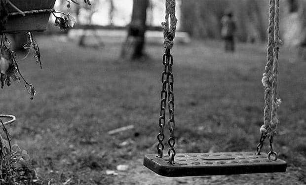 Video: Columpio misteriosamente se mueve solo y se hace viral