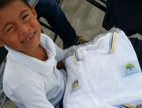 Entrega de uniformes se hará a tiempo, asegura empresario