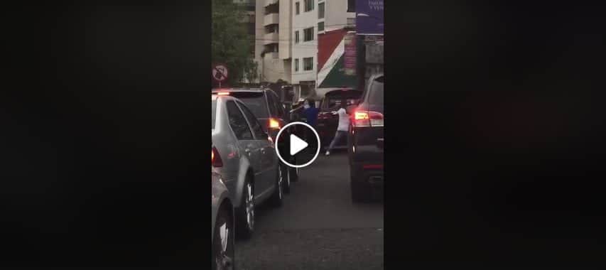 Con palos y piedras atacan camioneta que portaba propaganda de Anaya