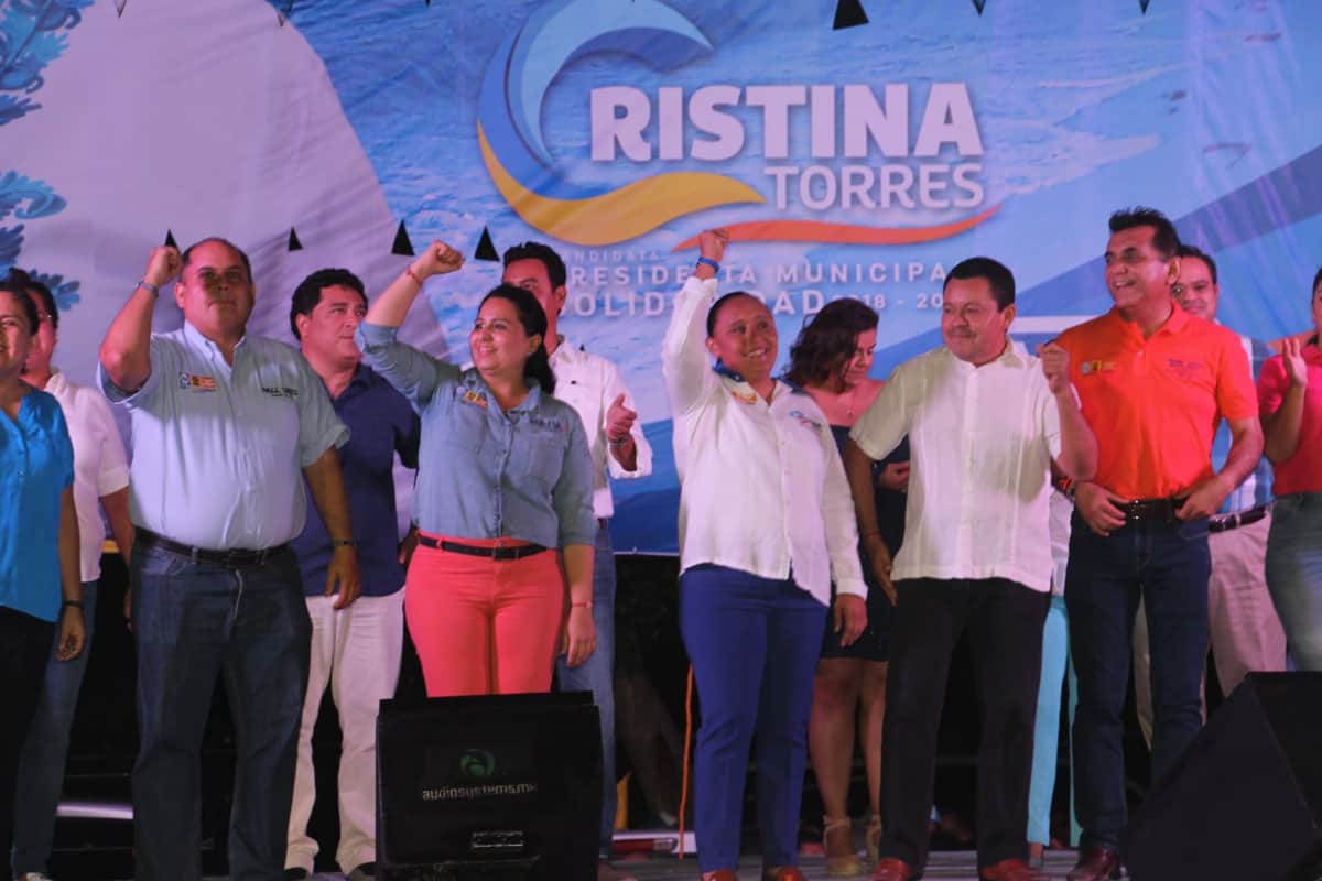 Fuerte convocatoria de Cristina Torres en su cierre de campaña: imágenes
