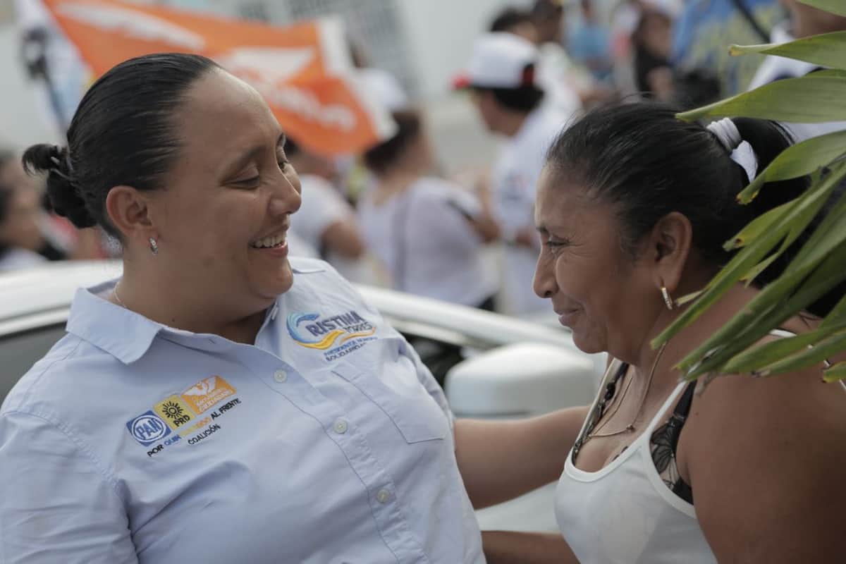 Cristina Torres cerrará su campaña como la inició, de la mano de la gente