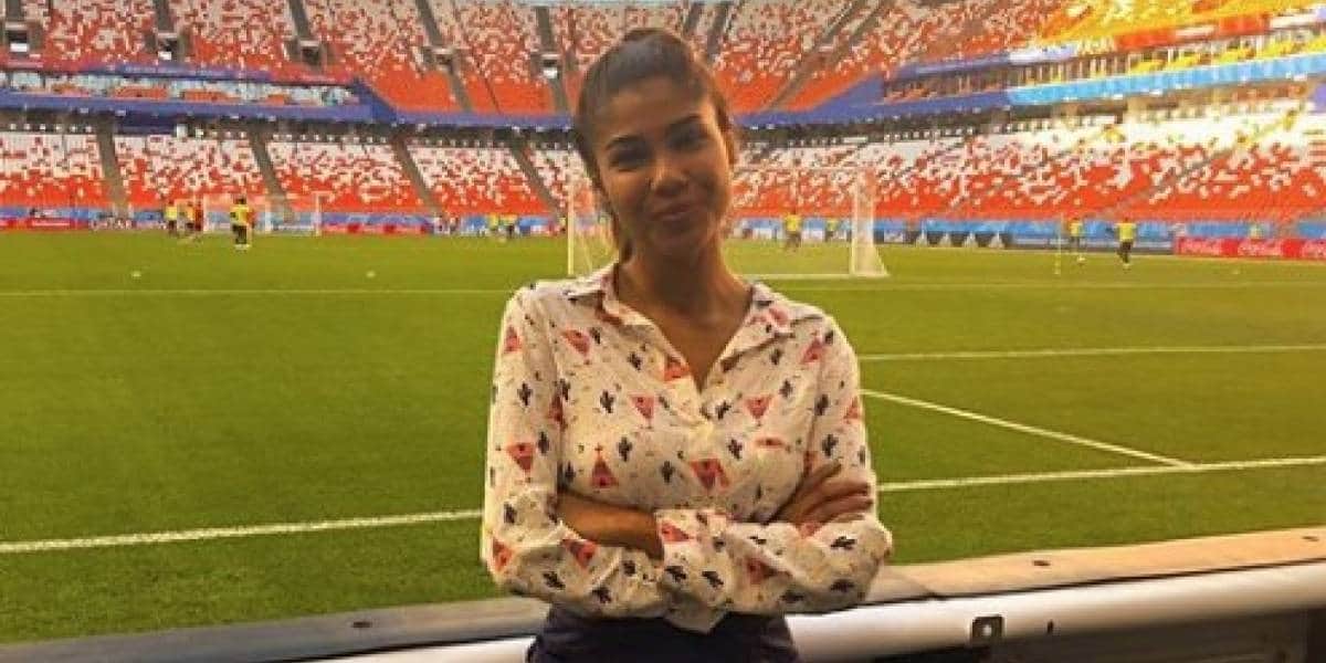 Periodista es acosada mientras transmitía en vivo en Rusia (Vídeo)