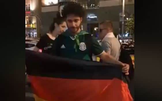 Famoso Youtuber mexicano se burla de Alemania con bandera y es criticado