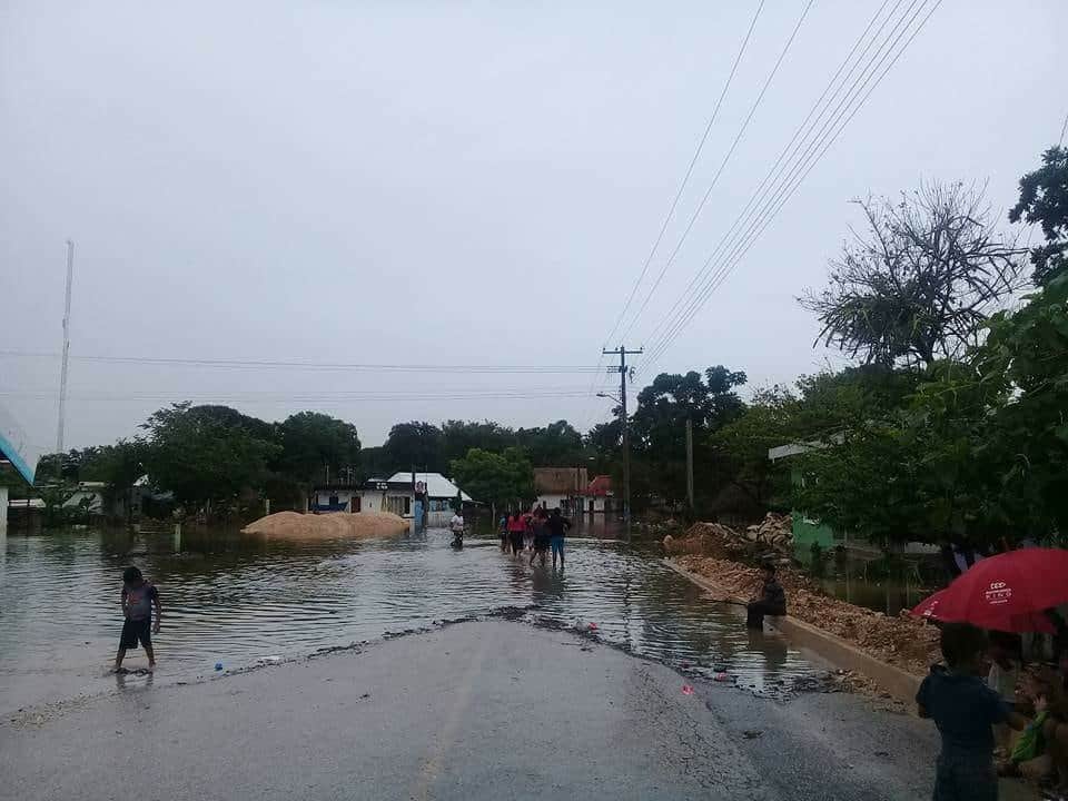 Atienden autoridades a poblaciones tras afectaciones por lluvias