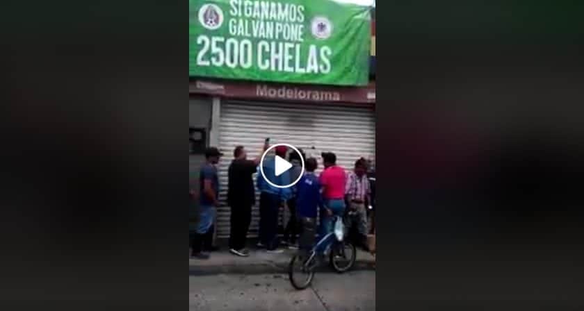 Negocio cumple promesa y regala cervezas tras el triunfo de México ante Alemania