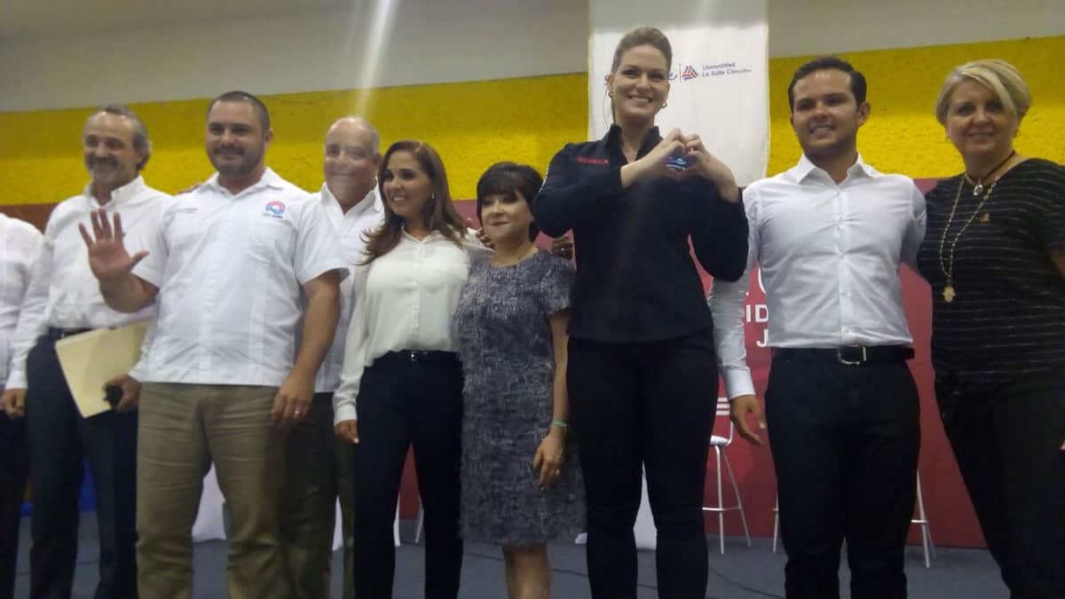 Mara, Niurka y Janix lucen en el "debate"; Bustamante muy verde