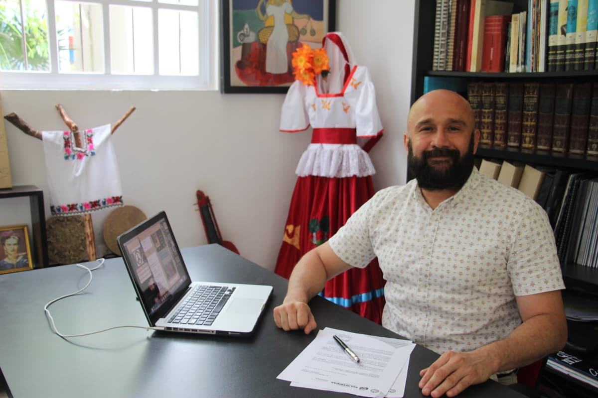 Brindan oferta de arte y cine en parques públicos de Playa del Carmen