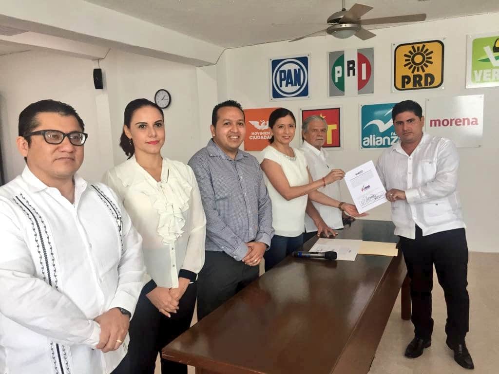 Entregan constancia de registro al MAS
