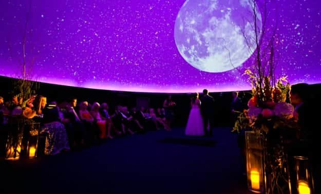 Japón celebrará matrimonios lanzando placas al espacio