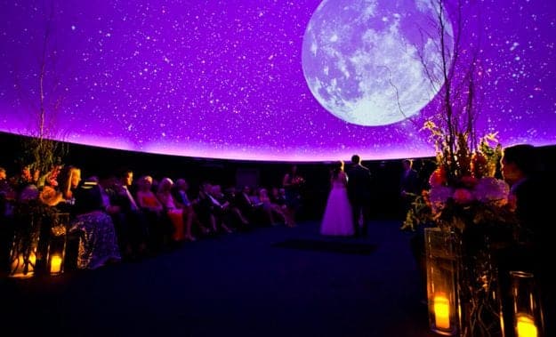 Japón celebrará matrimonios lanzando placas al espacio