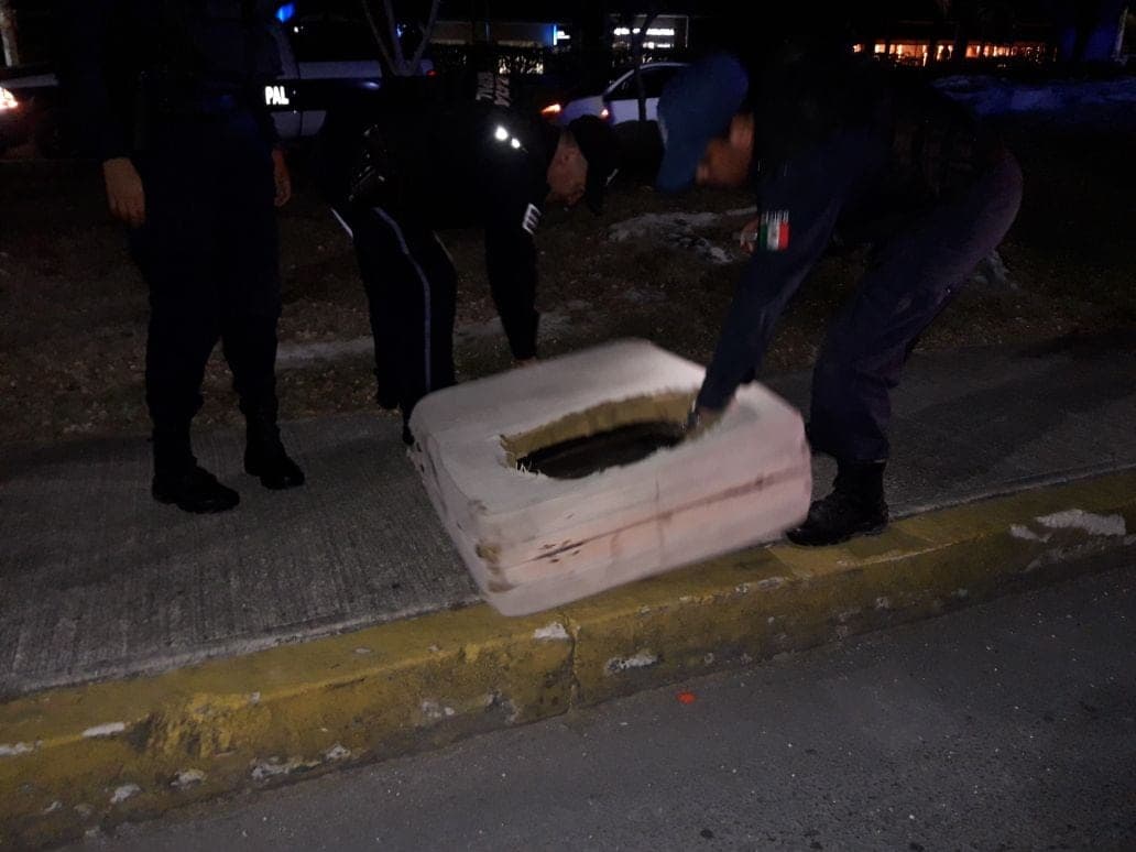 Histeria causa movilización policiaca por mesa de masaje que parecía "enmaletado"