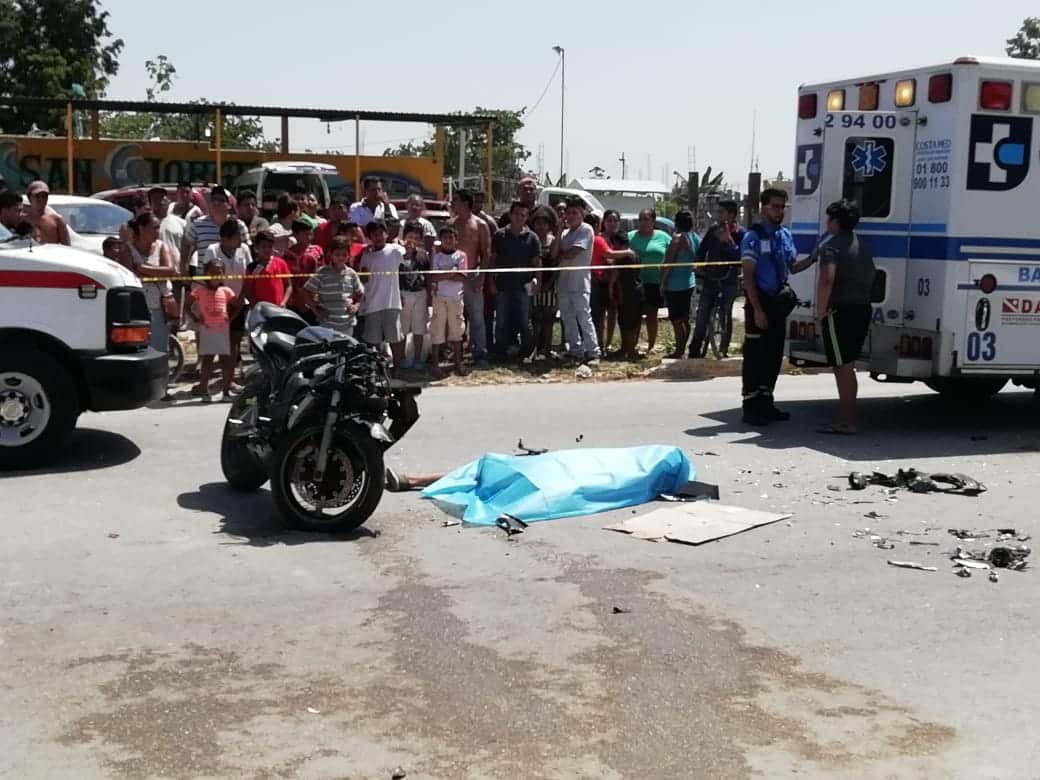 Muere motociclista al ser impactado por un taxista