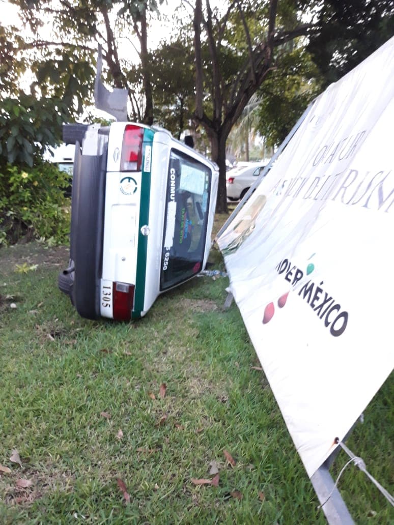 ¡Karma! Roba taxi y choca contra otro minutos después