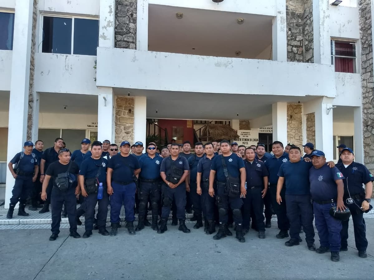 Le quitan patrullas a policías en paro