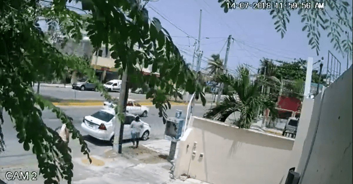 Vídeo muestra cómo operan asaltantes en la vía pública