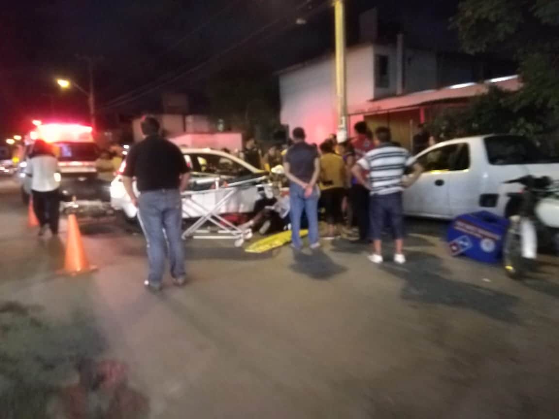 Chocan taxista y repartidor de pizzas