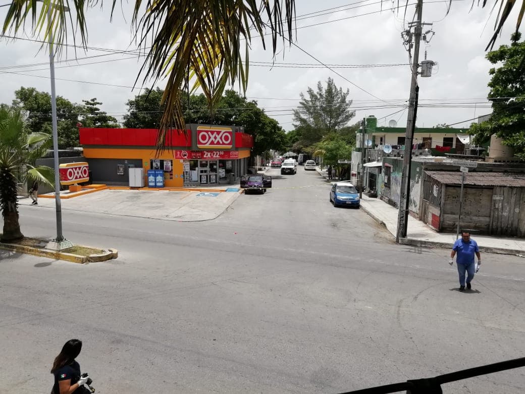 De tres balazos despiden a sujeto afuera del Oxxo