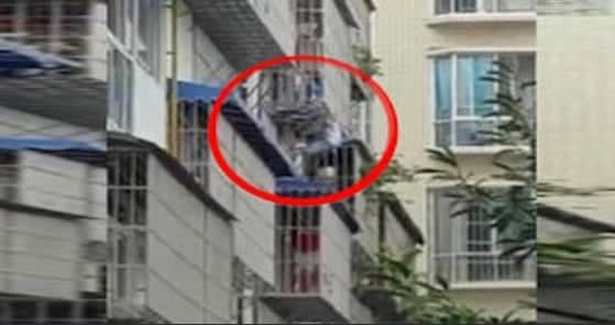 Hombre de 60 años salva a un bebé de caer de las alturas (Video)