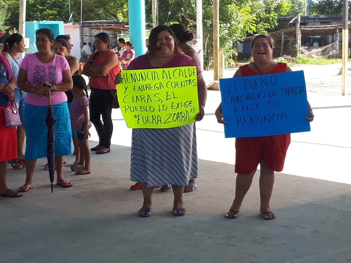 Exigen renuncia de alcalde de Chiquilá