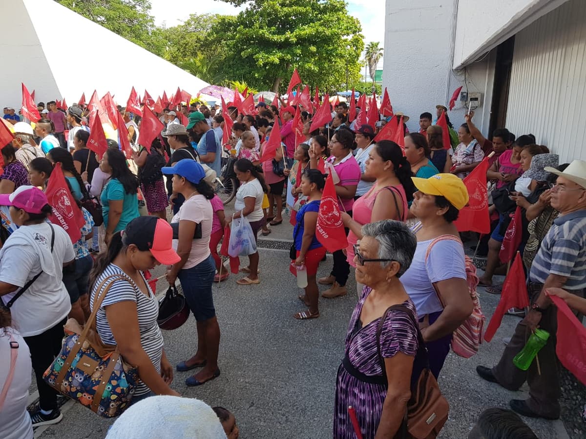 Protestan antorchistas por la negativa de la SEQ a regularizar escuelas